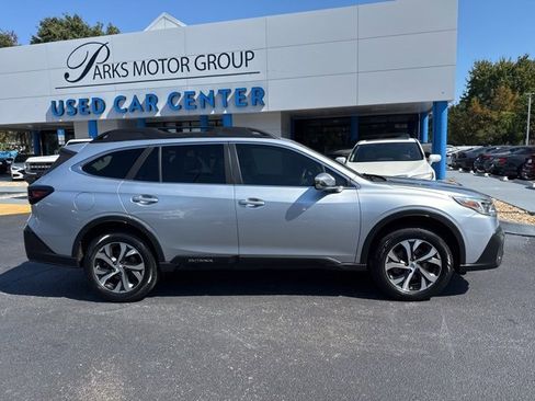 Used 2020 Subaru Outback Limited image 2