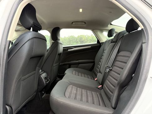 Used 2019 Ford Fusion SE FWD image 14