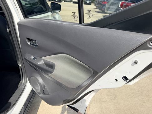 Used 2018 Nissan Kicks SV FWD image 16