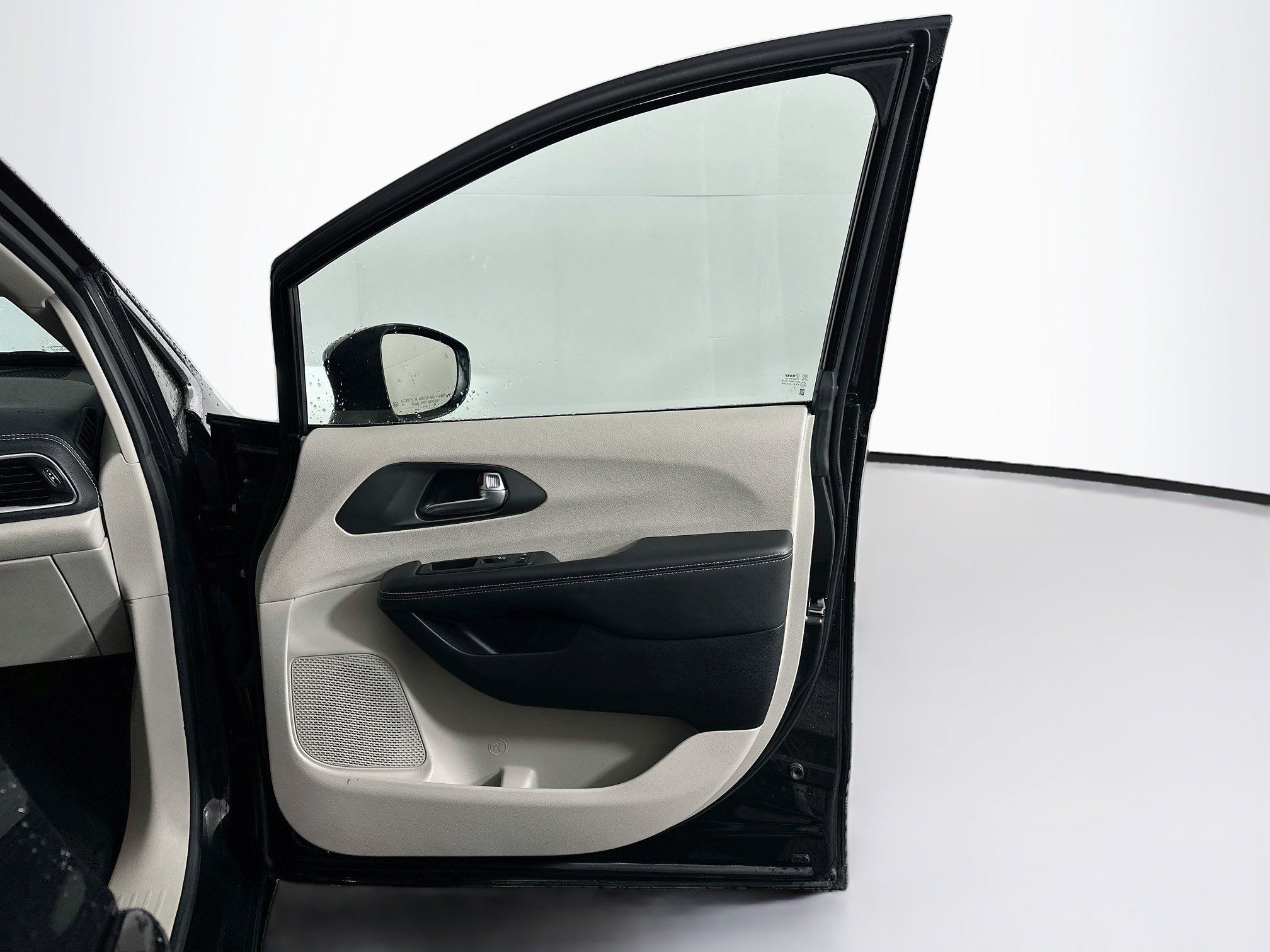 Used 2023 Chrysler Pacifica Touring-L FWD image 31