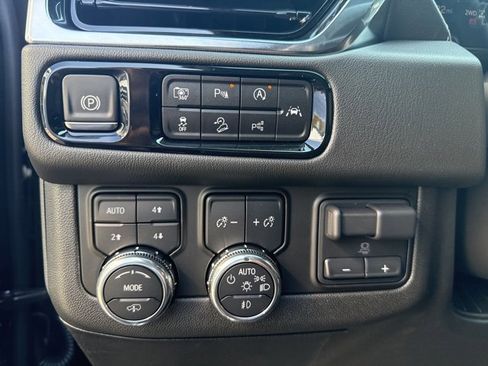 New 2025 GMC Yukon XL Denali w/ Denali Reserve Package image 11