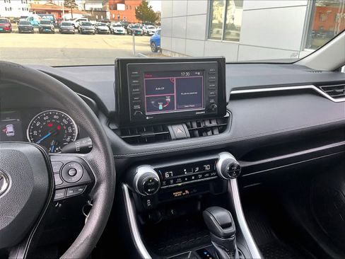 Used 2021 Toyota RAV4 LE image 18