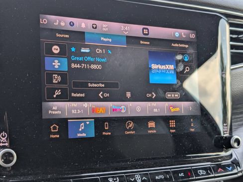Used 2024 Jeep Wagoneer L Series II RWD image 13