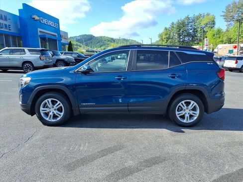 Used 2021 GMC Terrain SLE w/ Driver Convenience Package AWD/4WD image 2