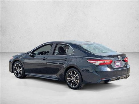 Used 2018 Toyota Camry SE w/ Convenience Package FWD image 8