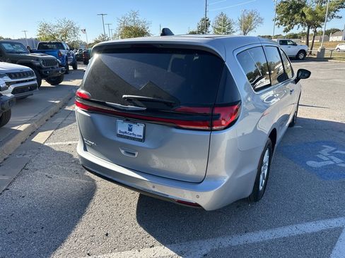 New 2026 Chrysler Pacifica Select image 26