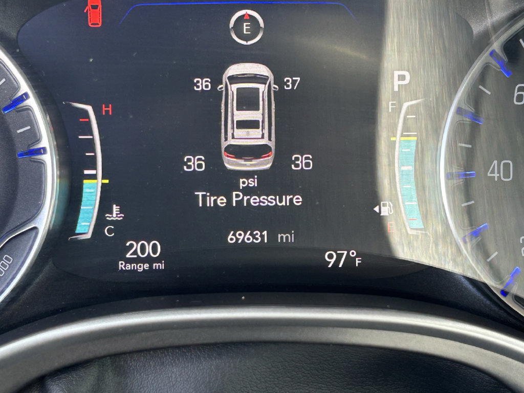 Used 2021 Chrysler Pacifica Touring-L FWD image 35