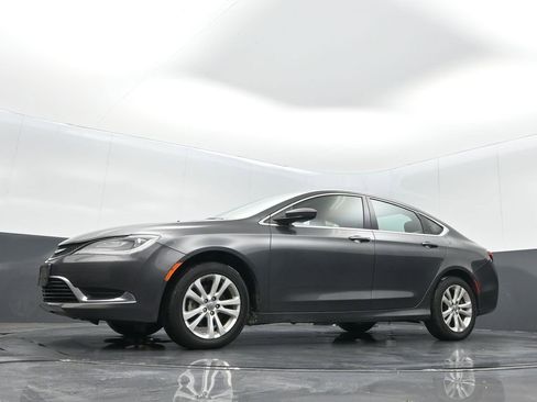 Used 2015 Chrysler 200 Limited w/ Convenience Group image 11