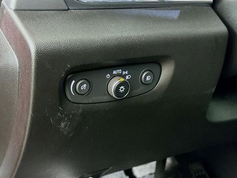 Used 2020 Chevrolet Traverse LT w/ Driver Confidence II Package image 12