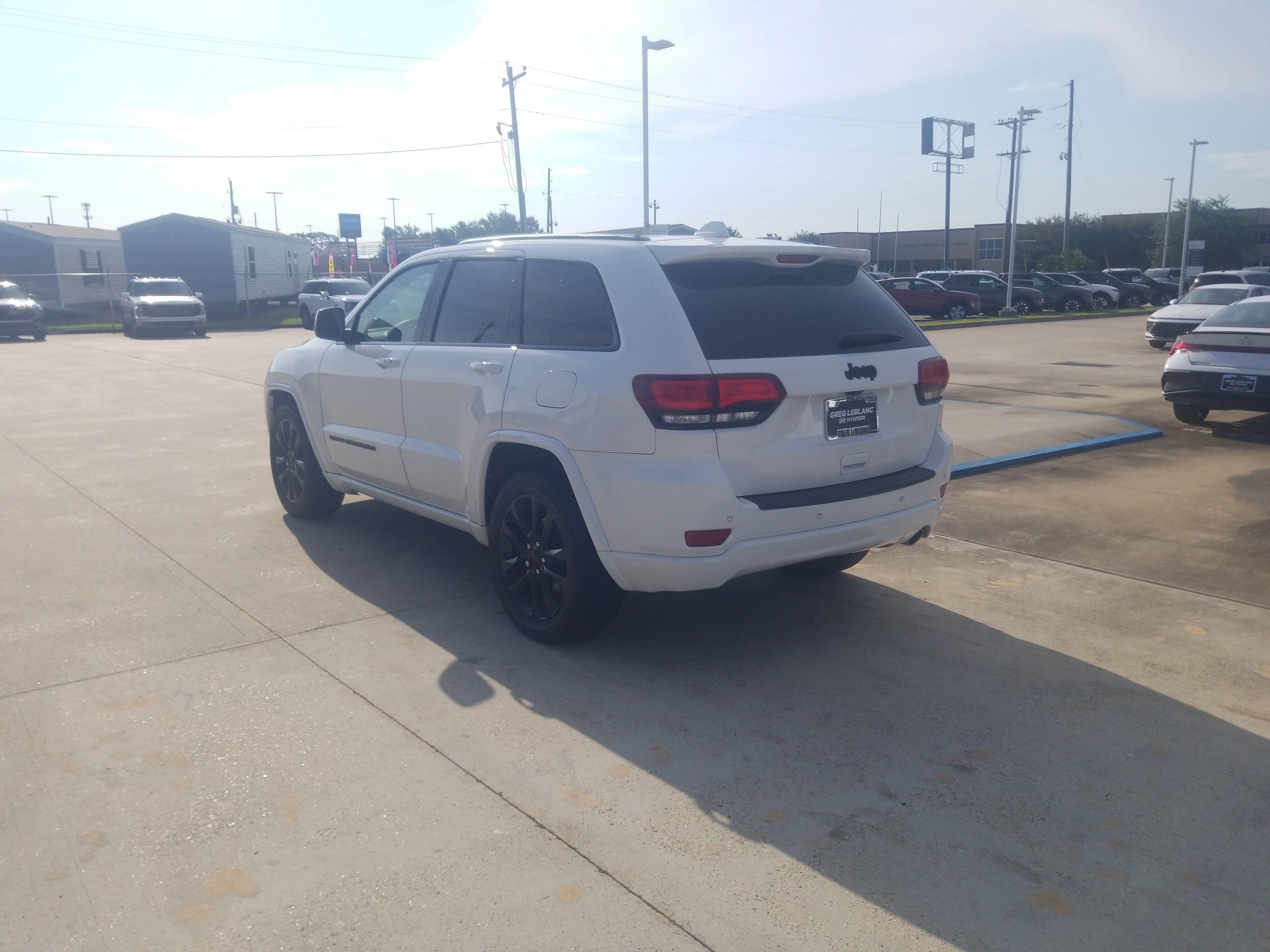 Used 2022 Jeep Grand Cherokee Laredo X RWD image 5