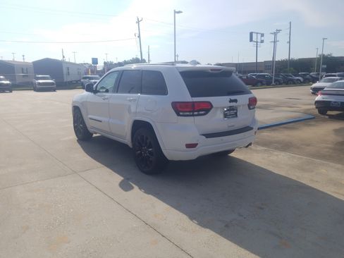 Used 2022 Jeep Grand Cherokee Laredo X RWD image 5