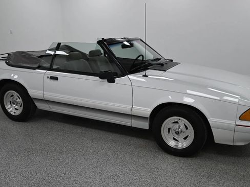 Used 1992 Ford Mustang LX image 25