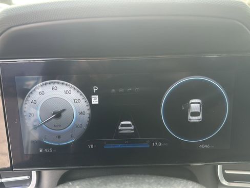 Used 2025 Hyundai Elantra Limited FWD image 12