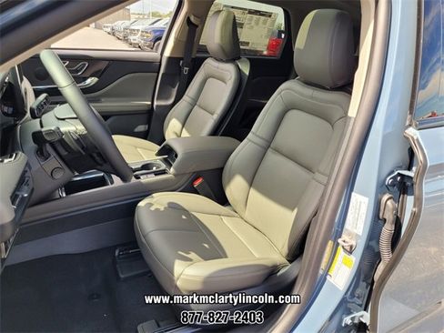 New 2026 Lincoln Corsair Premiere image 5