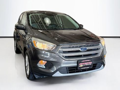 Used 2017 Ford Escape SE AWD/4WD image 3