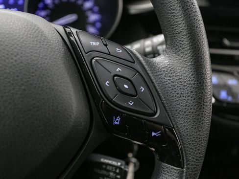 Used 2019 Toyota C-HR LE image 31