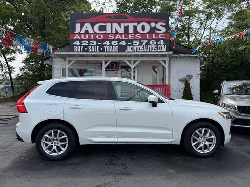 Used 2018 Volvo XC60 T5 Momentum w/ Vision Package AWD/4WD image 1