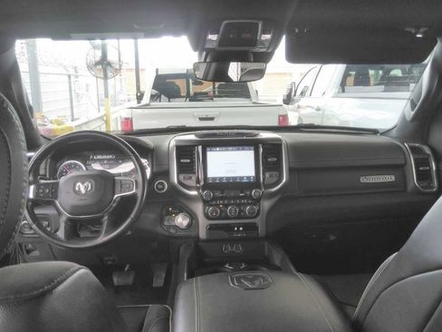 Used 2024 RAM 1500 Laramie AWD/4WD image 3
