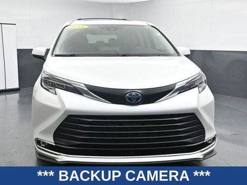 Used 2024 Toyota Sienna XLE FWD image 4