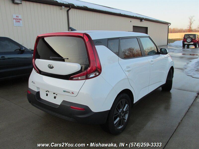 Used 2021 Kia Soul S FWD image 5