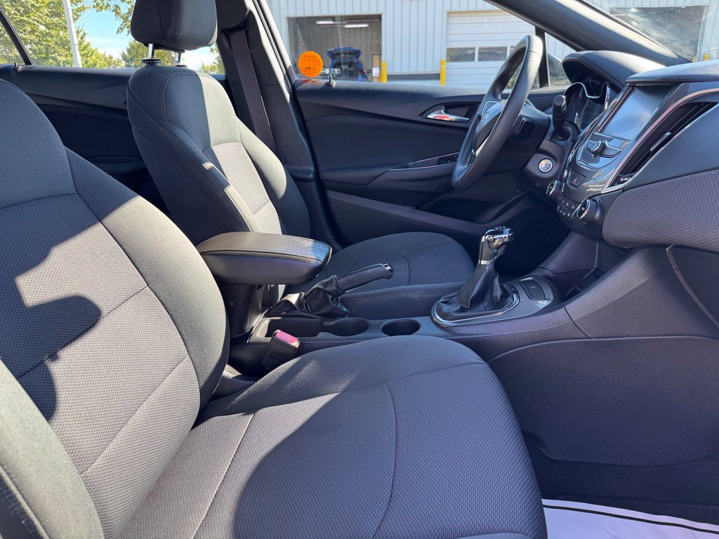 Certified 2017 Chevrolet Cruze LT FWD image 28