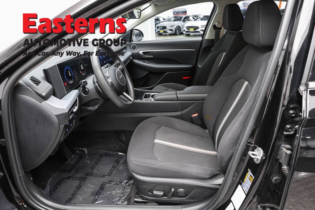 Used 2025 Hyundai Sonata SEL FWD image 15
