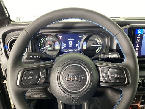 Used 2025 Jeep Wrangler Rubicon w/ Convenience Group image 20