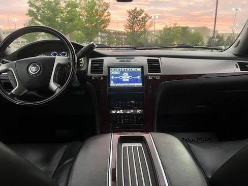 Used 2014 Cadillac Escalade Luxury image 19