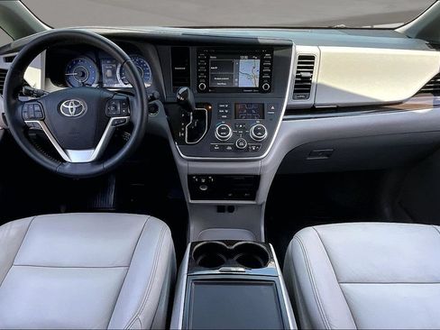 Used 2020 Toyota Sienna XLE Premium AWD/4WD image 7