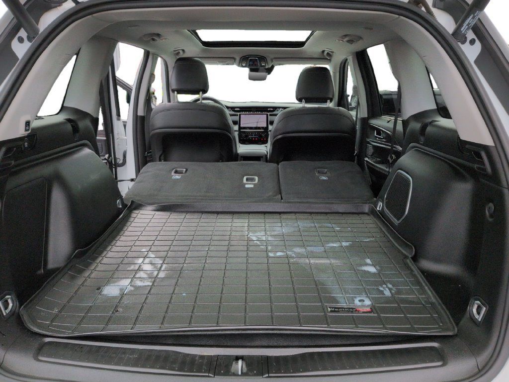 Used 2023 Jeep Grand Cherokee 4WD 4xe w/ Luxury Tech Group II image 29