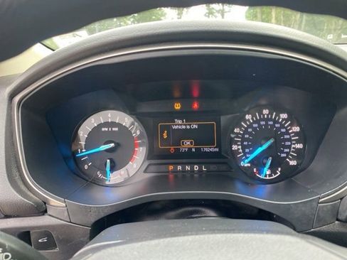 Used 2017 Ford Fusion SE FWD image 12