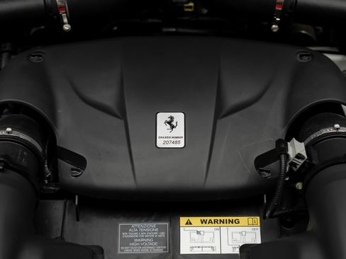 Used 2015 Ferrari California T RWD image 81