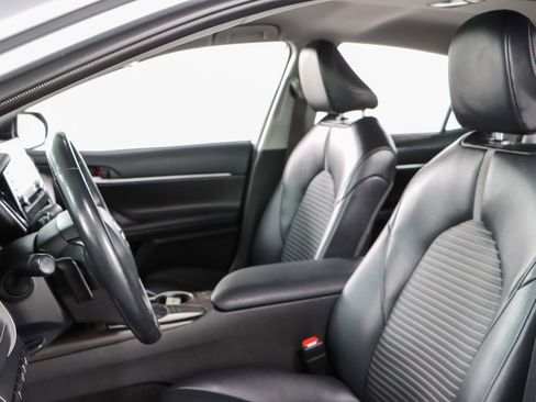 Used 2024 Toyota Camry SE w/ Cold Weather Package FWD image 23