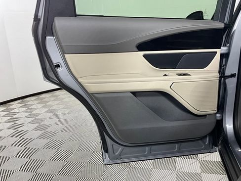 Used 2025 Lincoln Nautilus Premier image 26