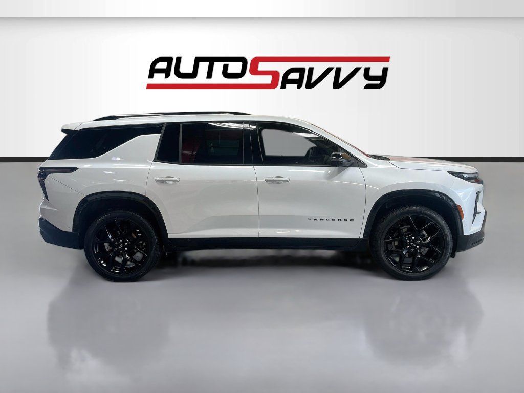 Used 2025 Chevrolet Traverse RS w/ LPO, Floor Liner Package AWD/4WD image 8