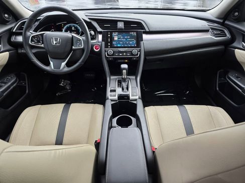 Used 2018 Honda Civic Touring image 2