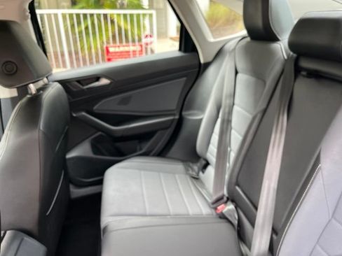 Used 2025 Volkswagen Jetta SE FWD image 13