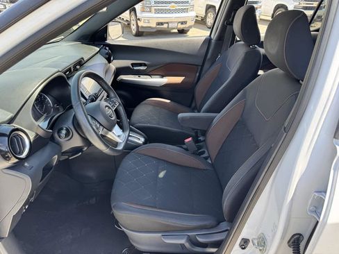 Used 2019 Nissan Kicks SR FWD image 22
