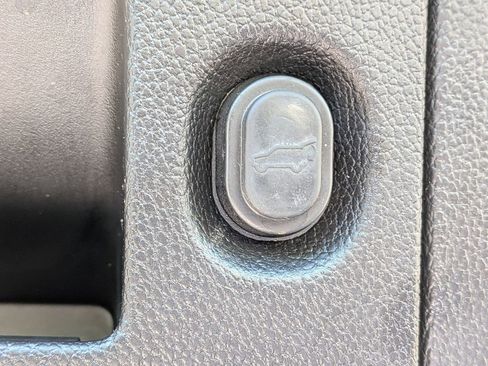 Used 2019 Cadillac Escalade Premium Luxury RWD image 16