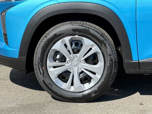 New 2026 Chevrolet Trax LS w/ Driver Confidence Package FWD image 28