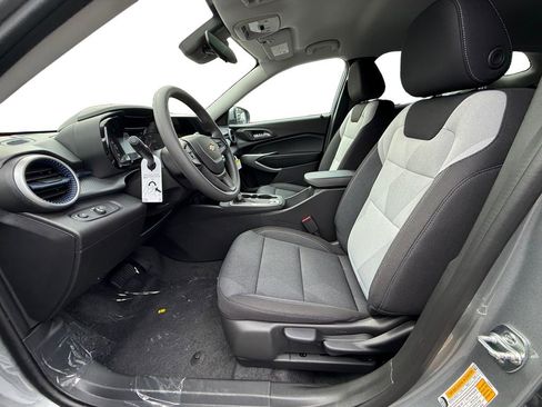 New 2026 Chevrolet Trax LS w/ LS Convenience Package FWD image 9
