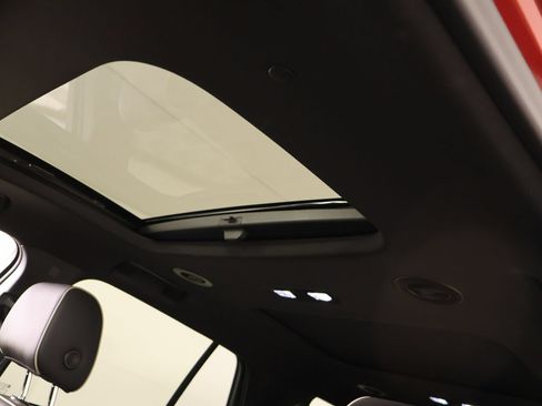 Used 2023 Chevrolet Traverse Premier FWD image 16