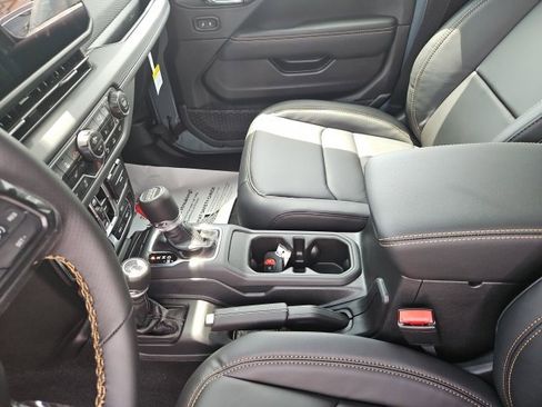 New 2025 Jeep Wrangler Unlimited Rubicon 392 image 34