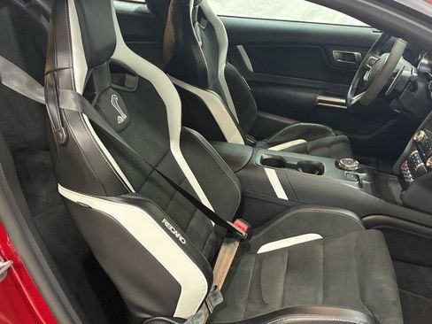 Used 2021 Ford Mustang Shelby GT500 w/ Carbon Fiber Track Pack RWD image 25