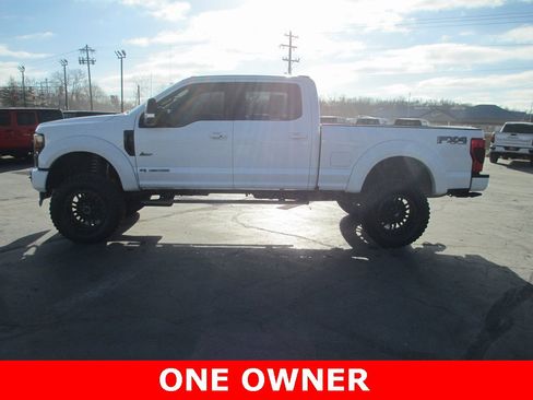 Used 2022 Ford F250 Lariat w/ Black Appearance Package image 7