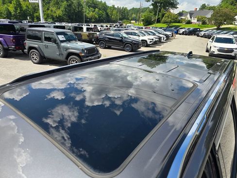 Used 2024 Jeep Wagoneer L Series III w/ Premium Group I AWD/4WD image 22