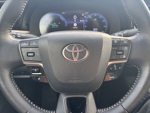 Used 2025 Toyota Crown XLE image 64