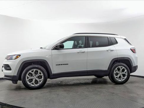 Used 2024 Jeep Compass Latitude AWD/4WD image 3