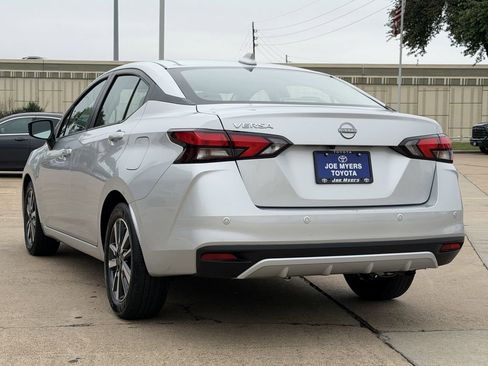 Used 2025 Nissan Versa SV FWD image 7
