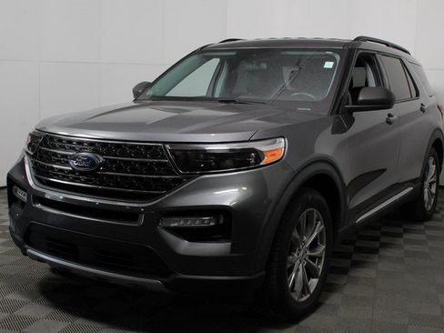 Used 2021 Ford Explorer XLT w/ Equipment Group 202A image 3